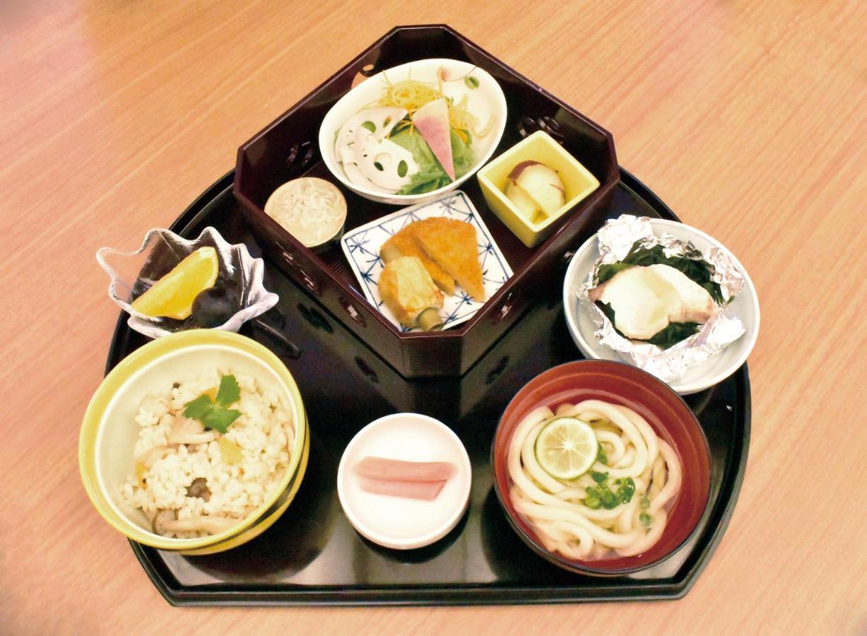 โรงแรมเจอาร์ คลีเมนต์ โทะกุชิมะ โทคุชิมะ ภายนอก รูปภาพ